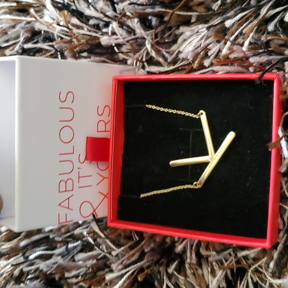 Brand new 18' 14k gold Initial Necklace